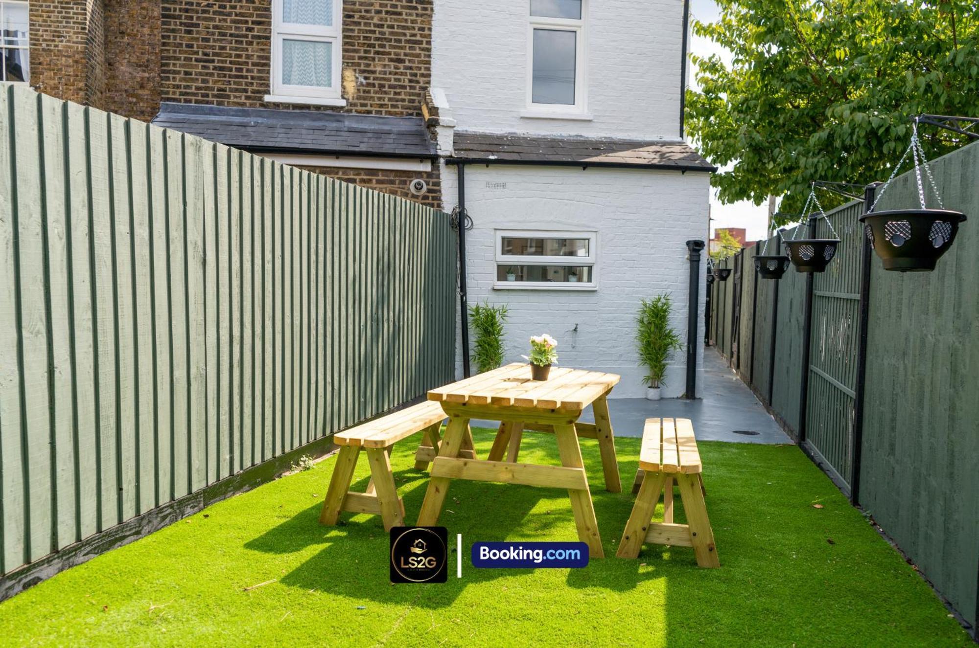 Stunning House By Ls2G Short Lets & Serviced Accommodation Greater London With Free Wifi Eksteriør billede