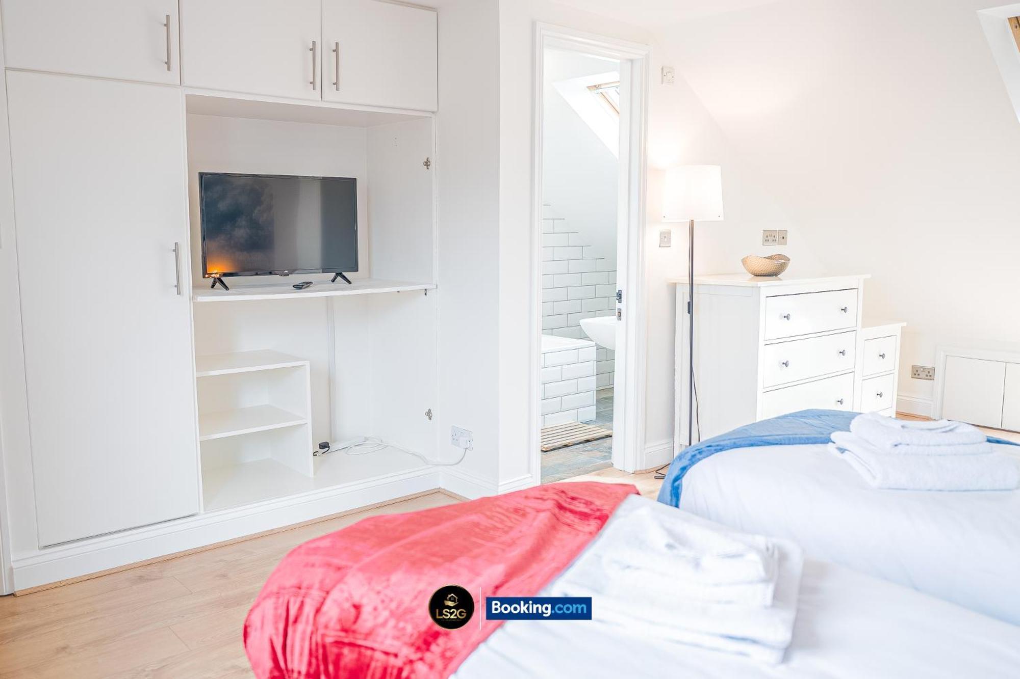 Stunning House By Ls2G Short Lets & Serviced Accommodation Greater London With Free Wifi Eksteriør billede
