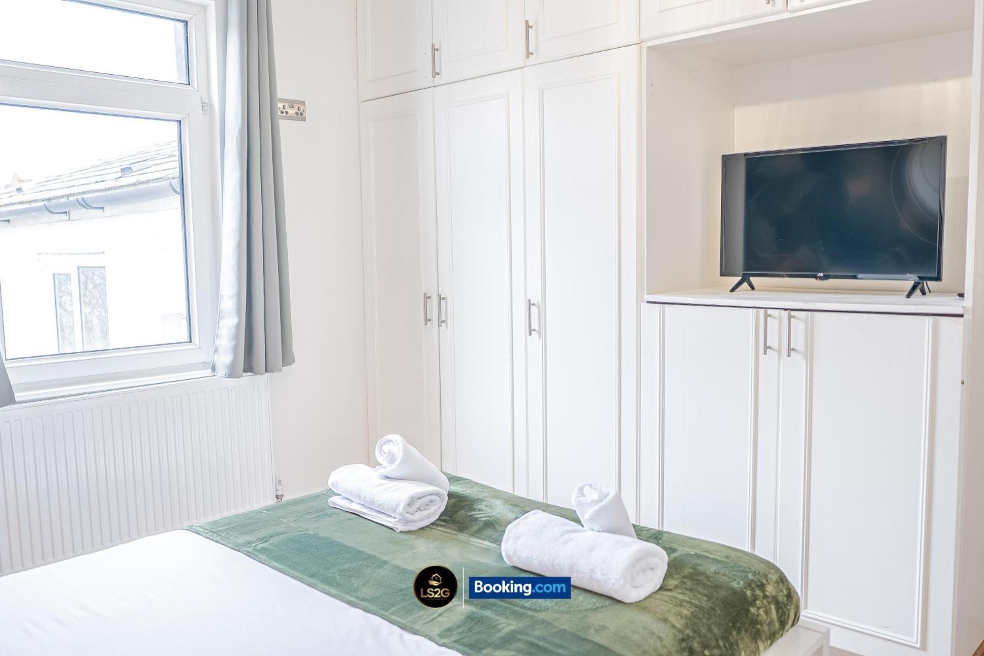 Stunning House By Ls2G Short Lets & Serviced Accommodation Greater London With Free Wifi Eksteriør billede