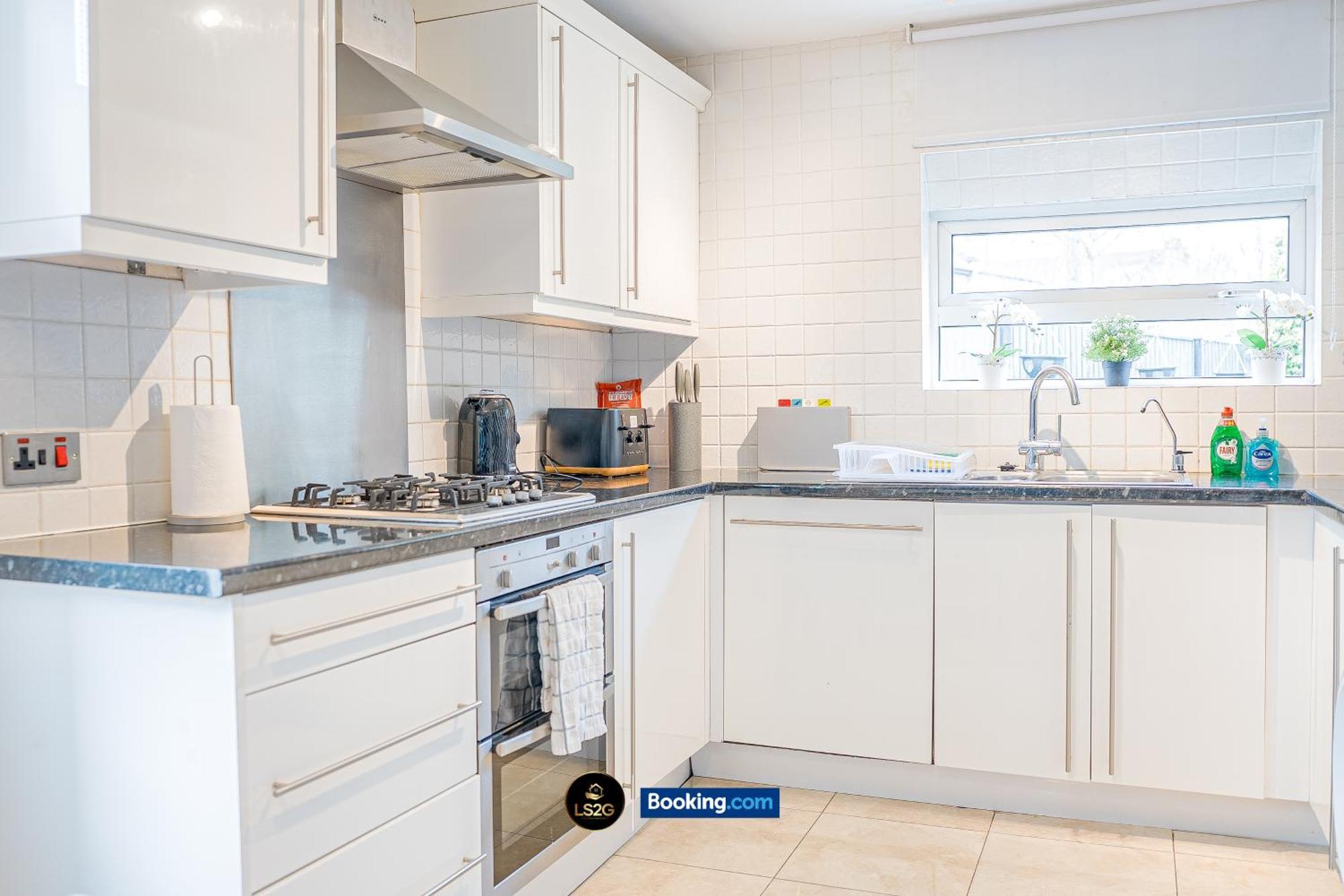 Stunning House By Ls2G Short Lets & Serviced Accommodation Greater London With Free Wifi Eksteriør billede