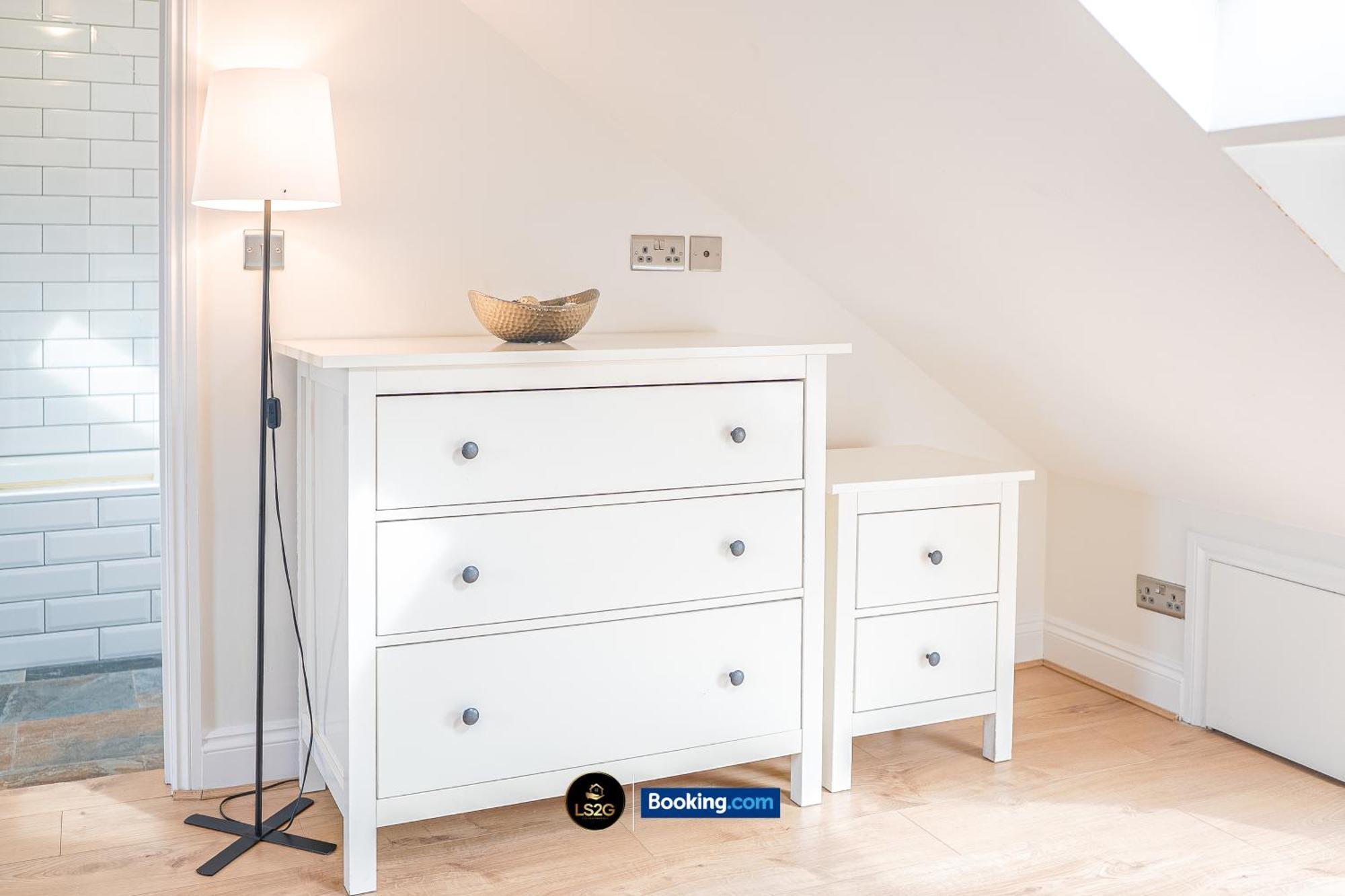 Stunning House By Ls2G Short Lets & Serviced Accommodation Greater London With Free Wifi Eksteriør billede