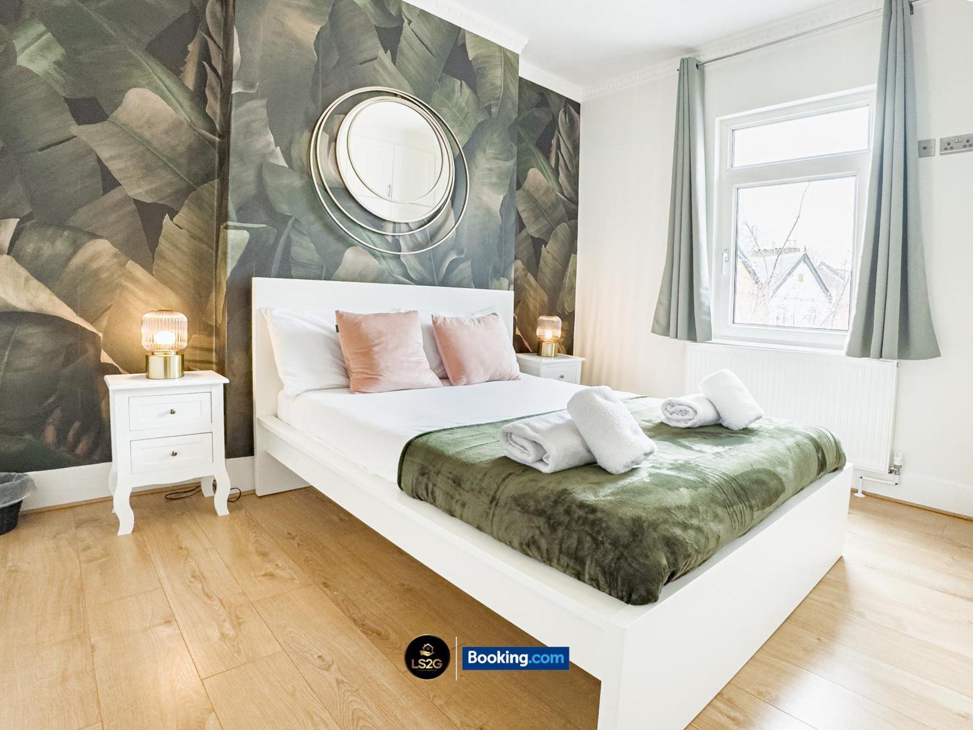 Stunning House By Ls2G Short Lets & Serviced Accommodation Greater London With Free Wifi Eksteriør billede