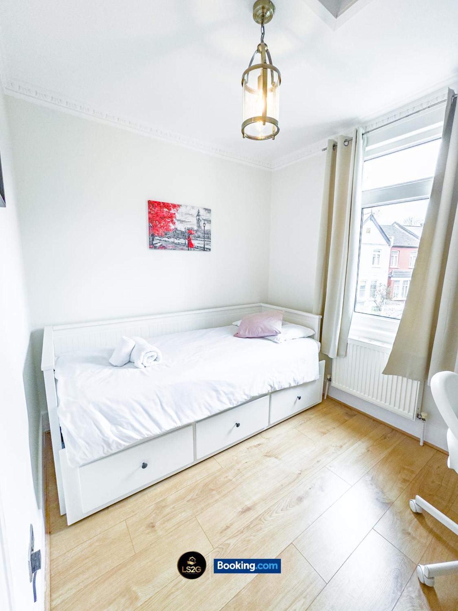 Stunning House By Ls2G Short Lets & Serviced Accommodation Greater London With Free Wifi Eksteriør billede