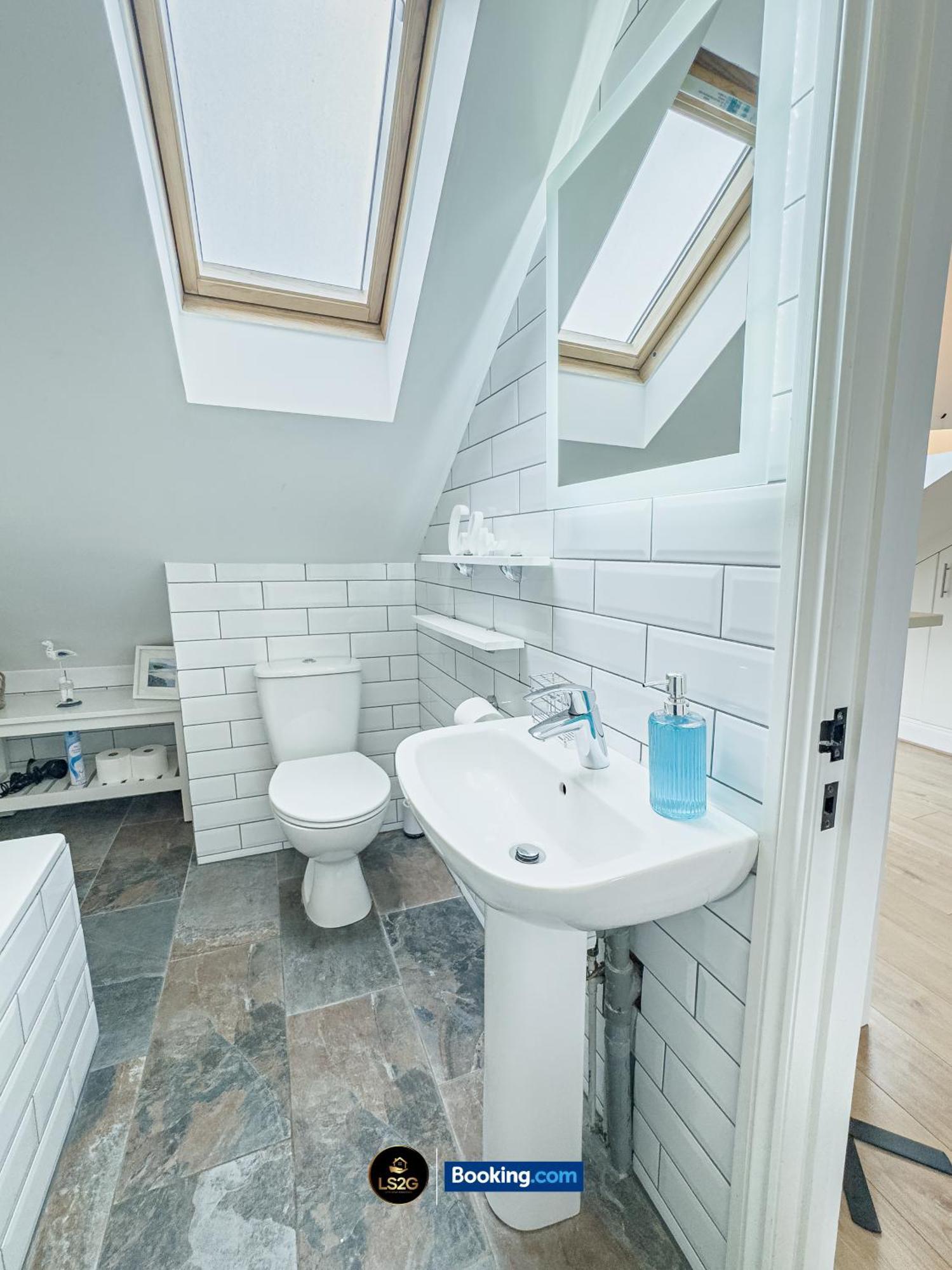 Stunning House By Ls2G Short Lets & Serviced Accommodation Greater London With Free Wifi Eksteriør billede
