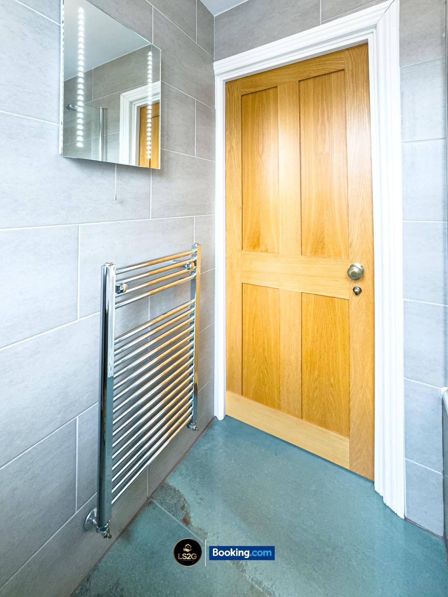 Stunning House By Ls2G Short Lets & Serviced Accommodation Greater London With Free Wifi Eksteriør billede