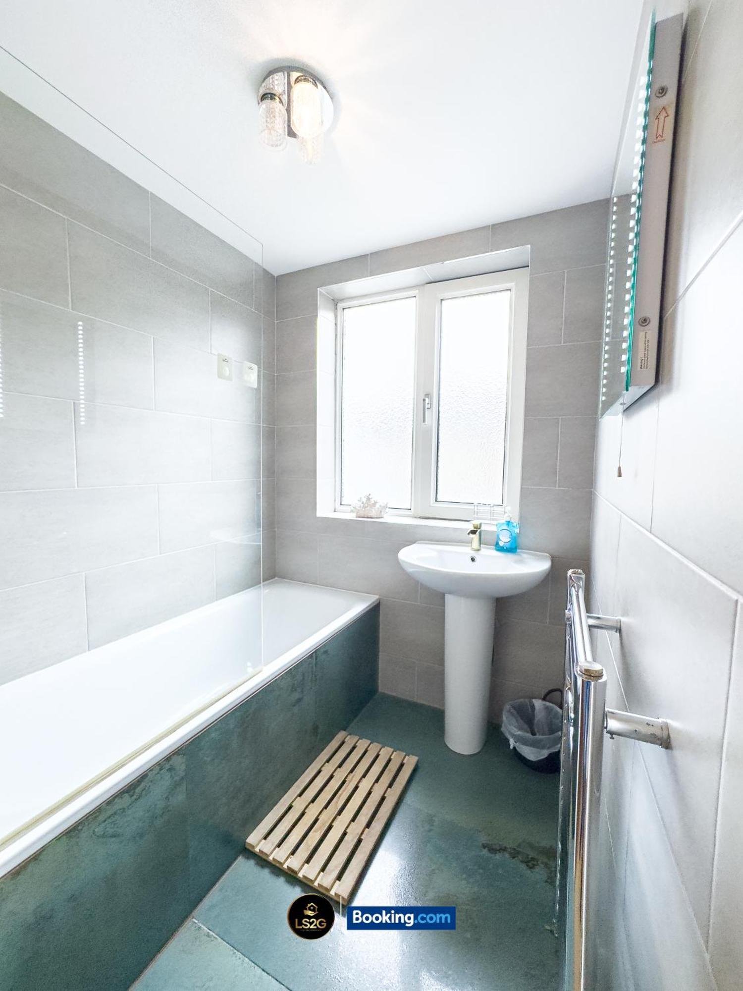 Stunning House By Ls2G Short Lets & Serviced Accommodation Greater London With Free Wifi Eksteriør billede