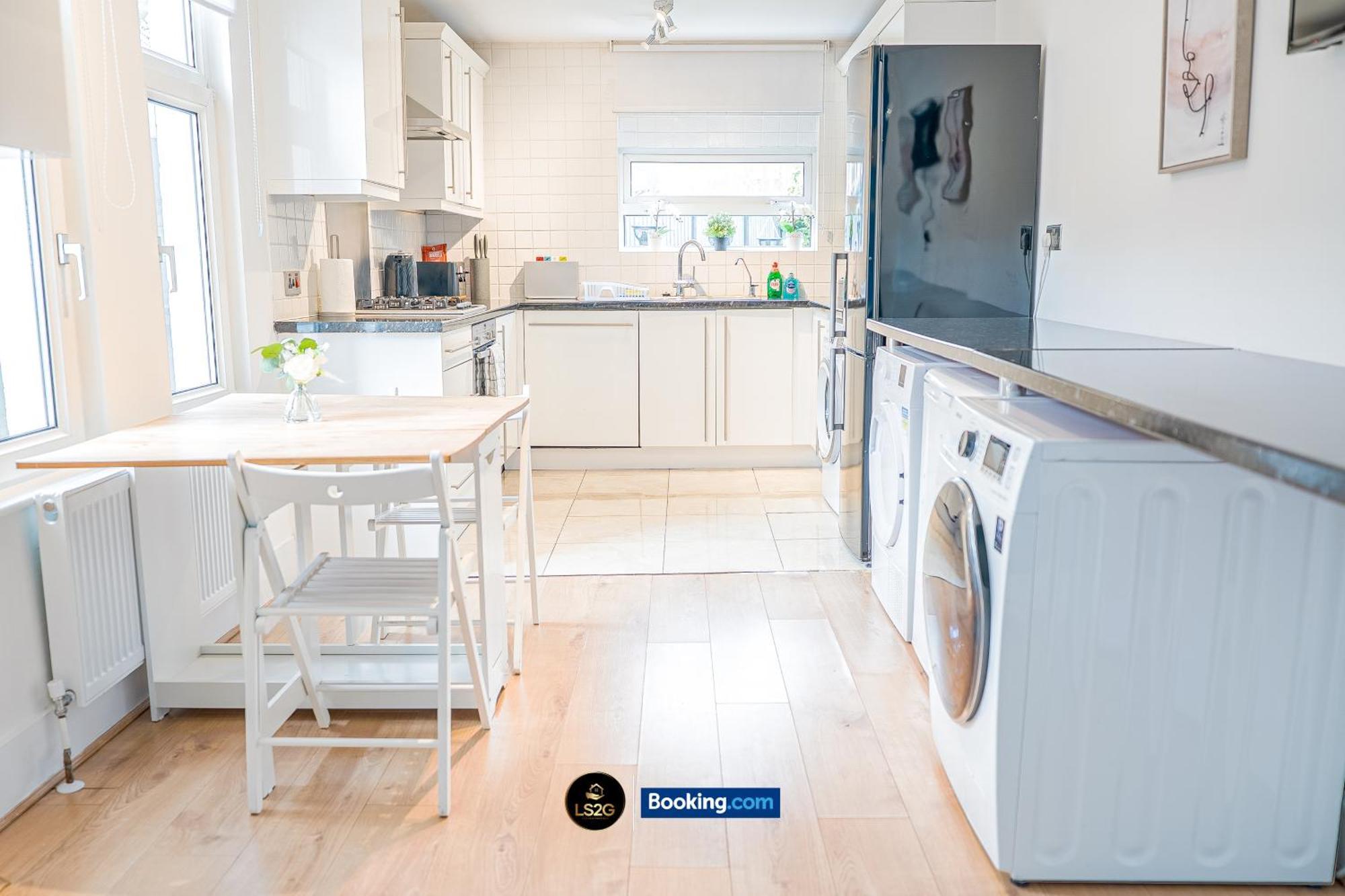 Stunning House By Ls2G Short Lets & Serviced Accommodation Greater London With Free Wifi Eksteriør billede