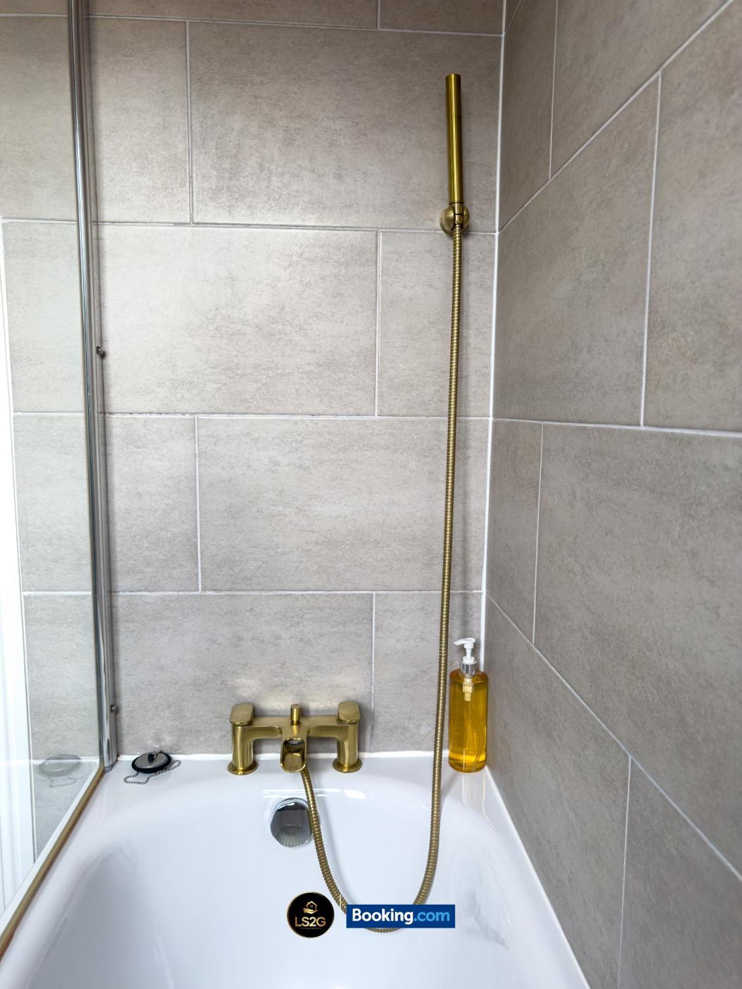 Stunning House By Ls2G Short Lets & Serviced Accommodation Greater London With Free Wifi Eksteriør billede