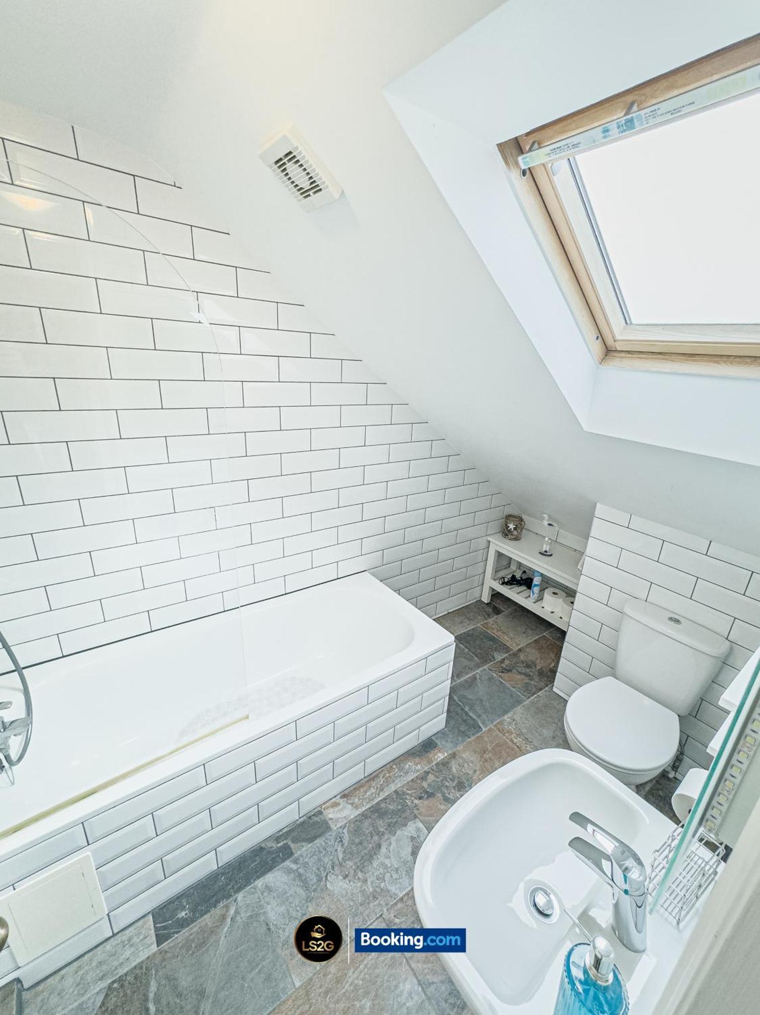 Stunning House By Ls2G Short Lets & Serviced Accommodation Greater London With Free Wifi Eksteriør billede